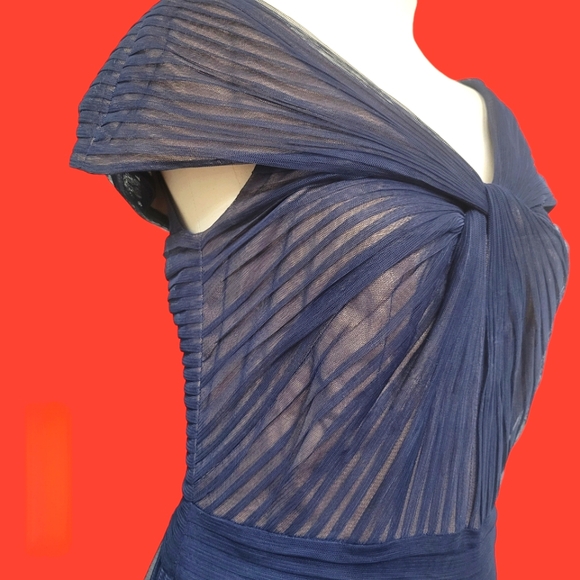 Tadashi Shoji Tulle Twist Maxi Gown Size 6 - Picture 7 of 11
